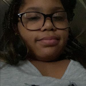 Meet your Posher, Chloe